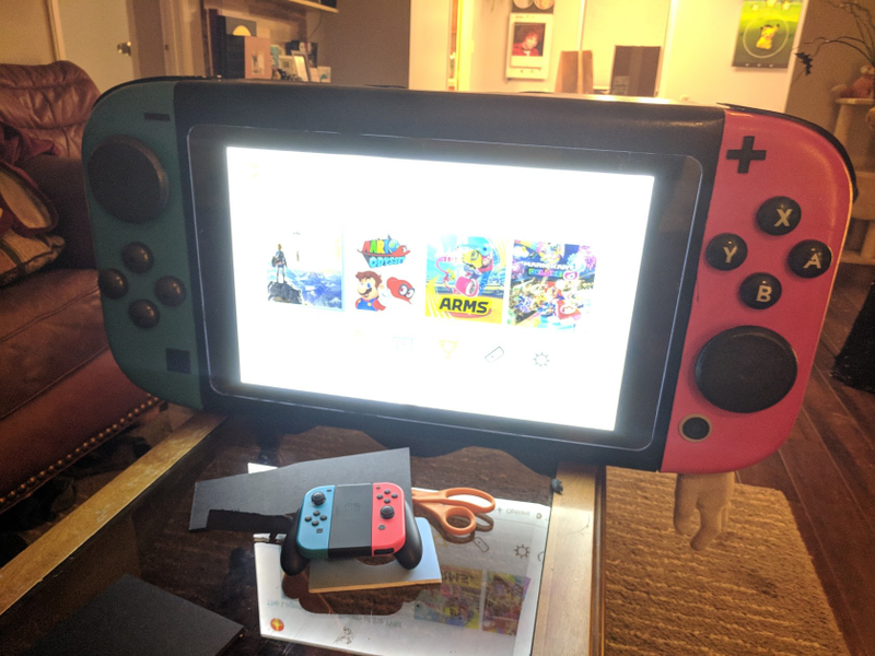 Illustration for article titled Guy Dressed As A Grisly Nintendo Switch For Halloween